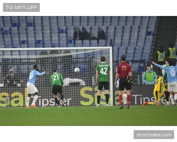 接管禁区抢点射门，关键战埃托奥压制后防胜同期锋线