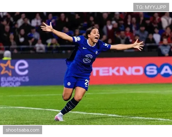 亚历克斯·摩根居然在咖啡店点了一杯天价拿铁，这操作也太奢侈了吧？