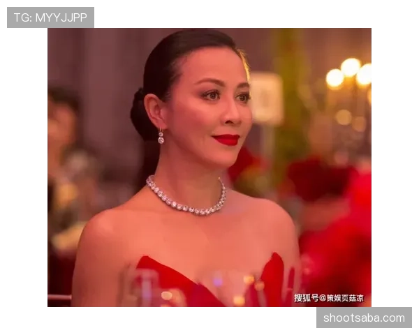李梦又现豪宅派对，摄像头外的她和球场上判若两人！